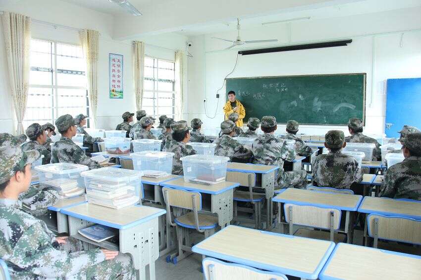 孩子子不听话送学校,工读学校